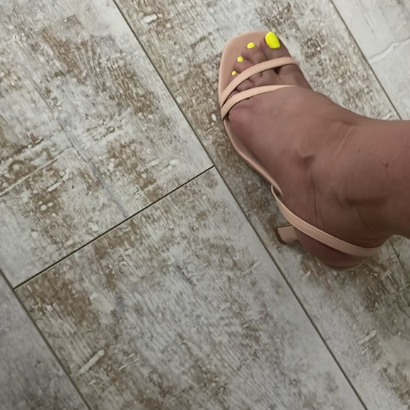 H&M tan heels - Picture 5 of 9